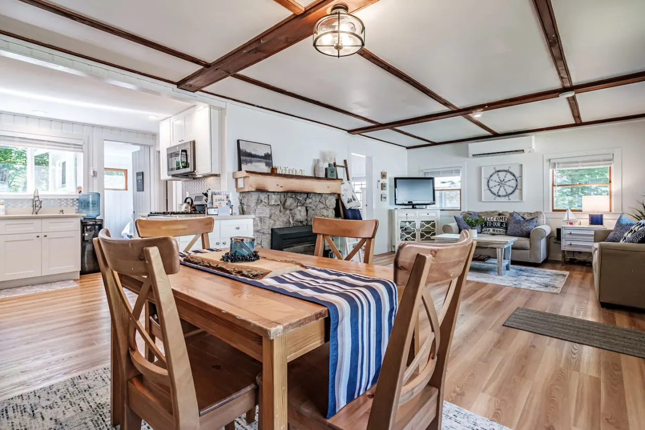 Cozy Quarter- Long Beach Access in Sebago 7