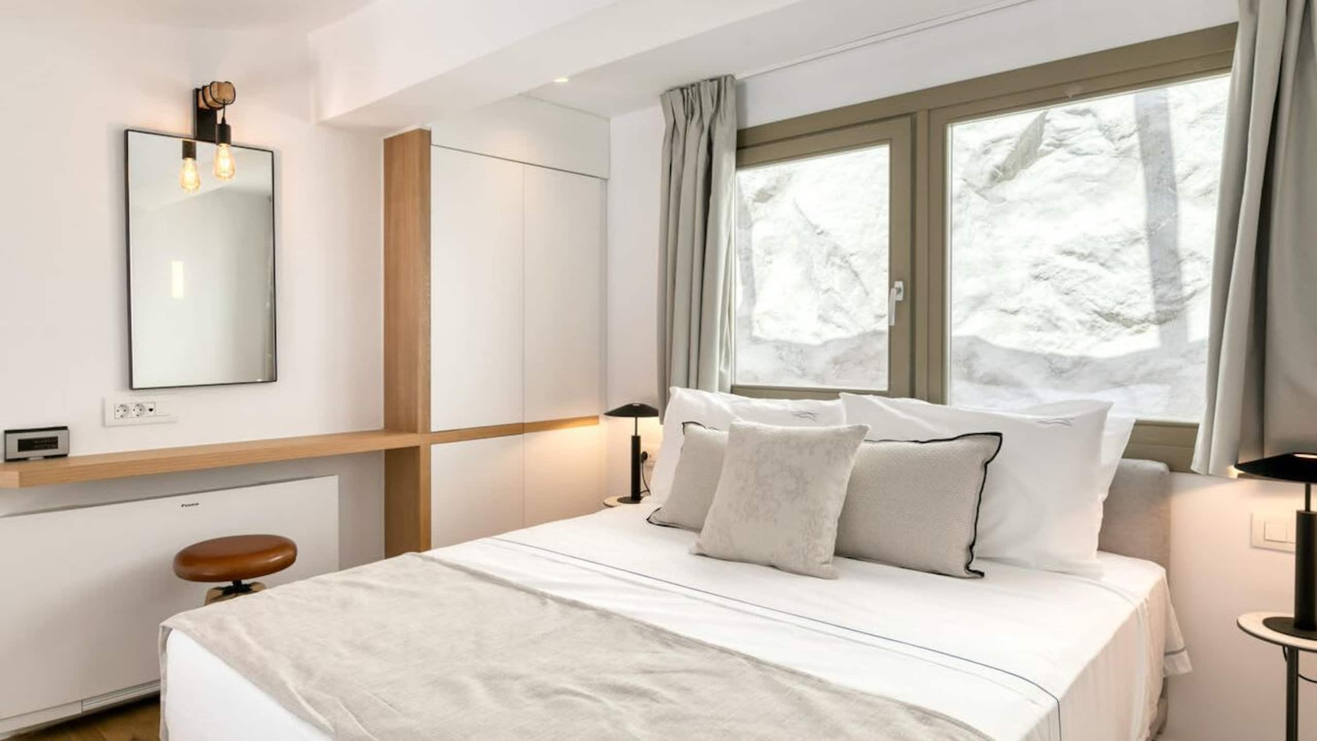 Signature Suite II – Panormos Bay 10