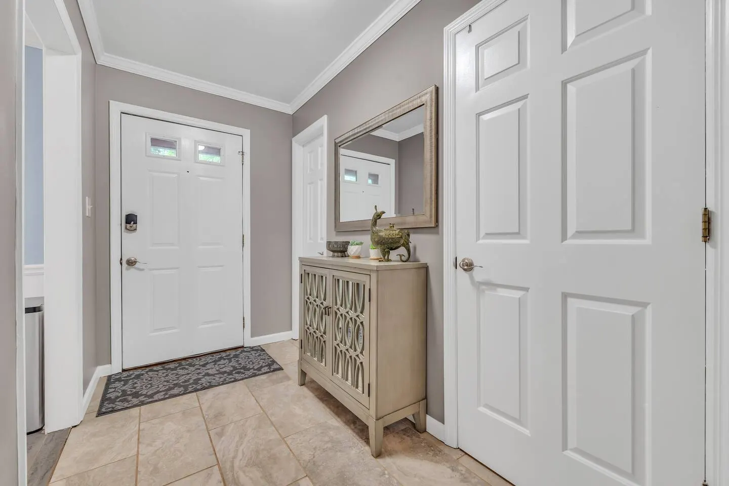 Modern 2BR Townhome Near Braves & The Battery 16