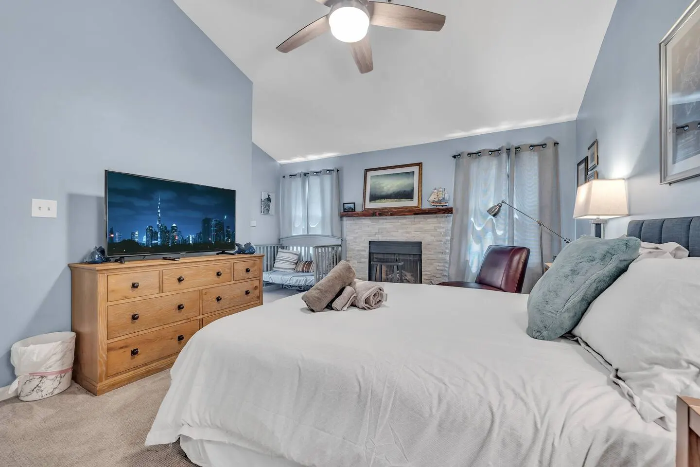 Modern 2BR Townhome Near Braves & The Battery 17