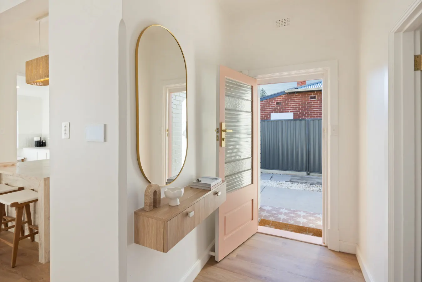The Chester - Coastal Courtyard with Outdoor Bath 9
