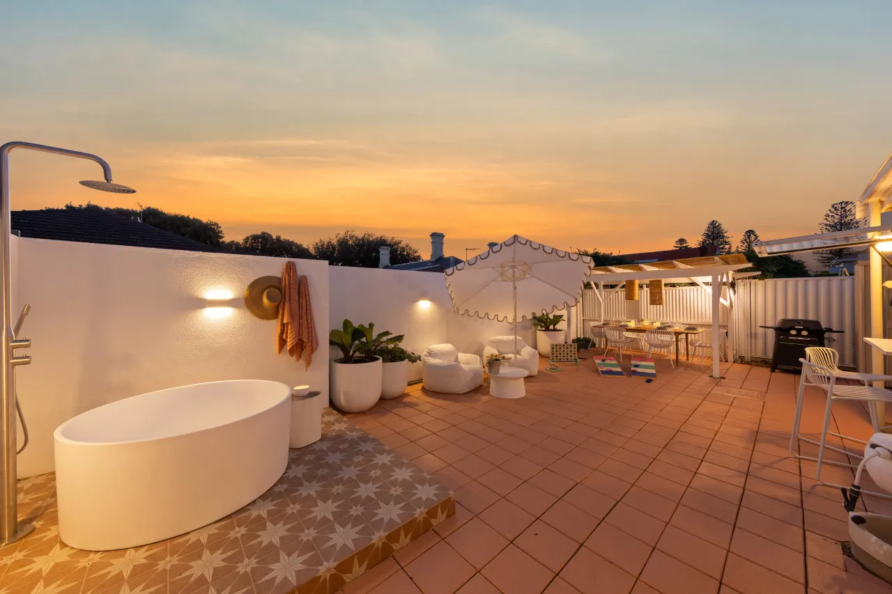 The Chester - Coastal Courtyard with Outdoor Bath — photo 4