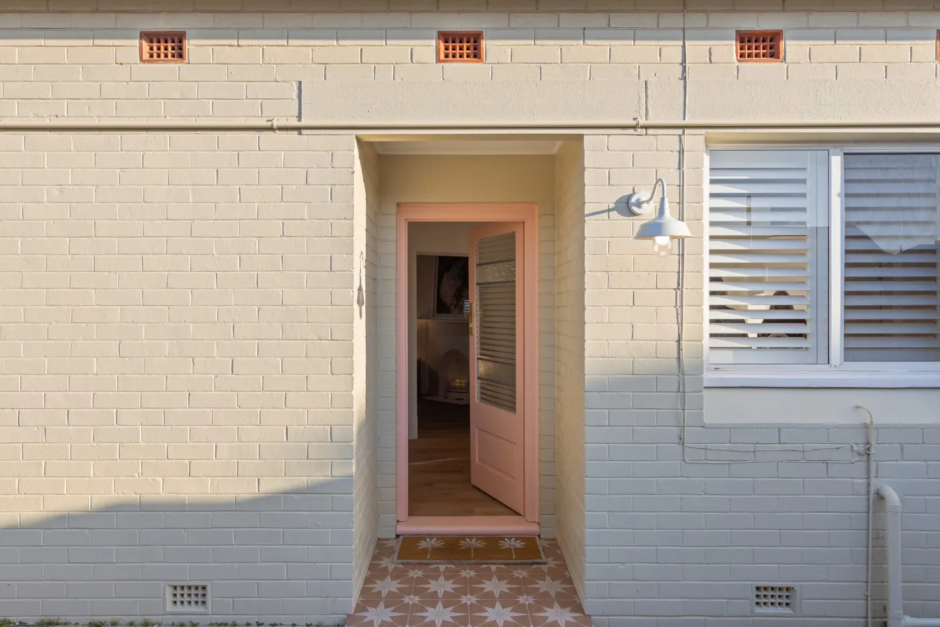The Chester - Coastal Courtyard with Outdoor Bath 8