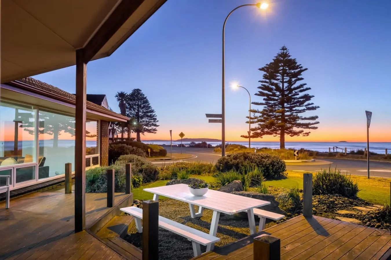 Frankies Beach House—A Breezy Esplanade Escape