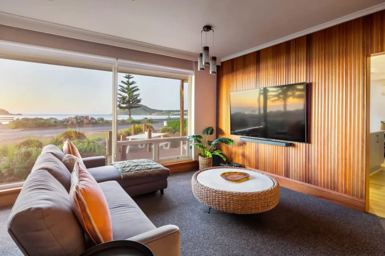 Frankies Beach House—A Breezy Esplanade Escape — photo 2