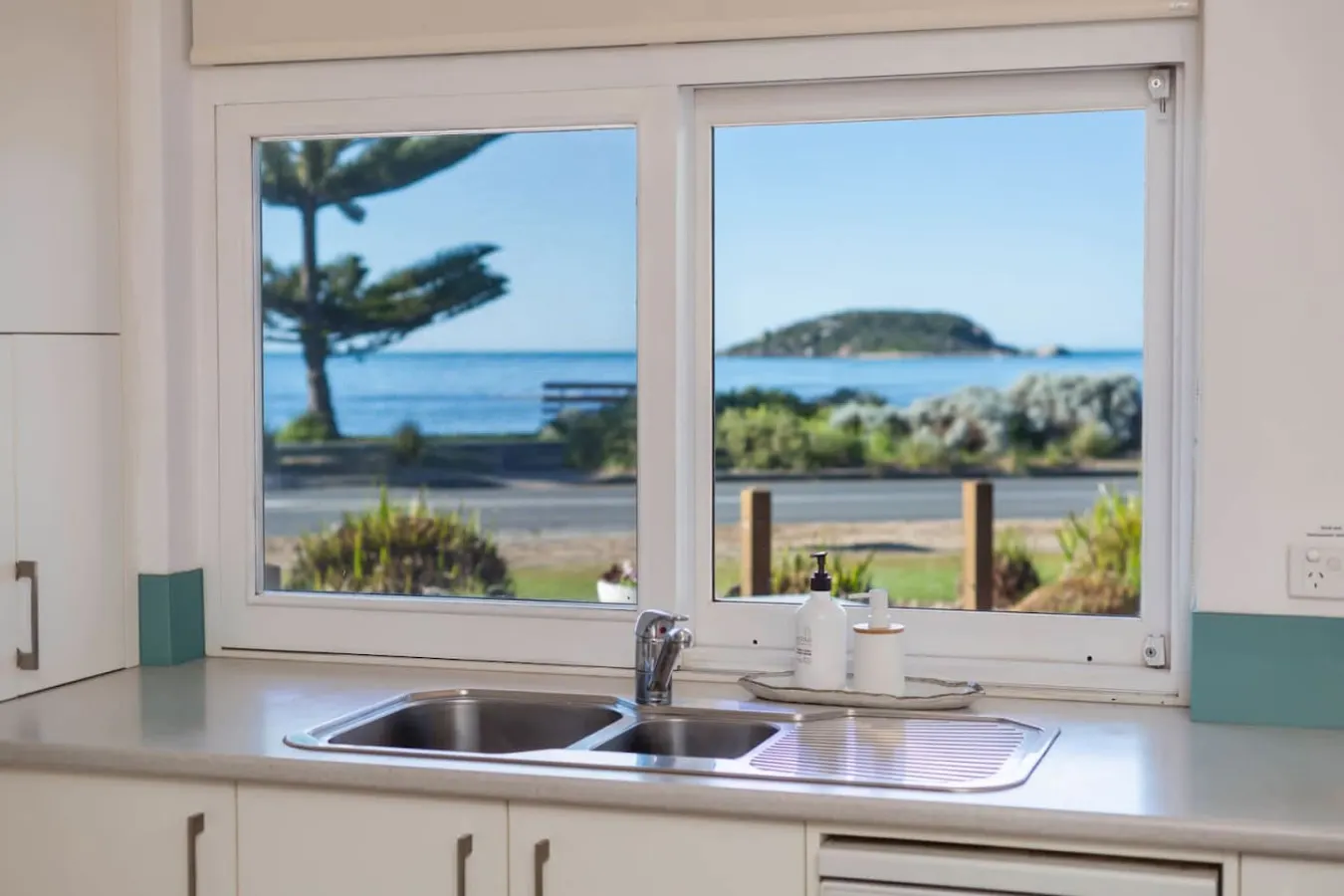 Frankies Beach House—A Breezy Esplanade Escape 13