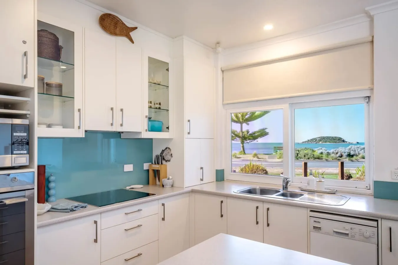 Frankies Beach House—A Breezy Esplanade Escape — photo 3