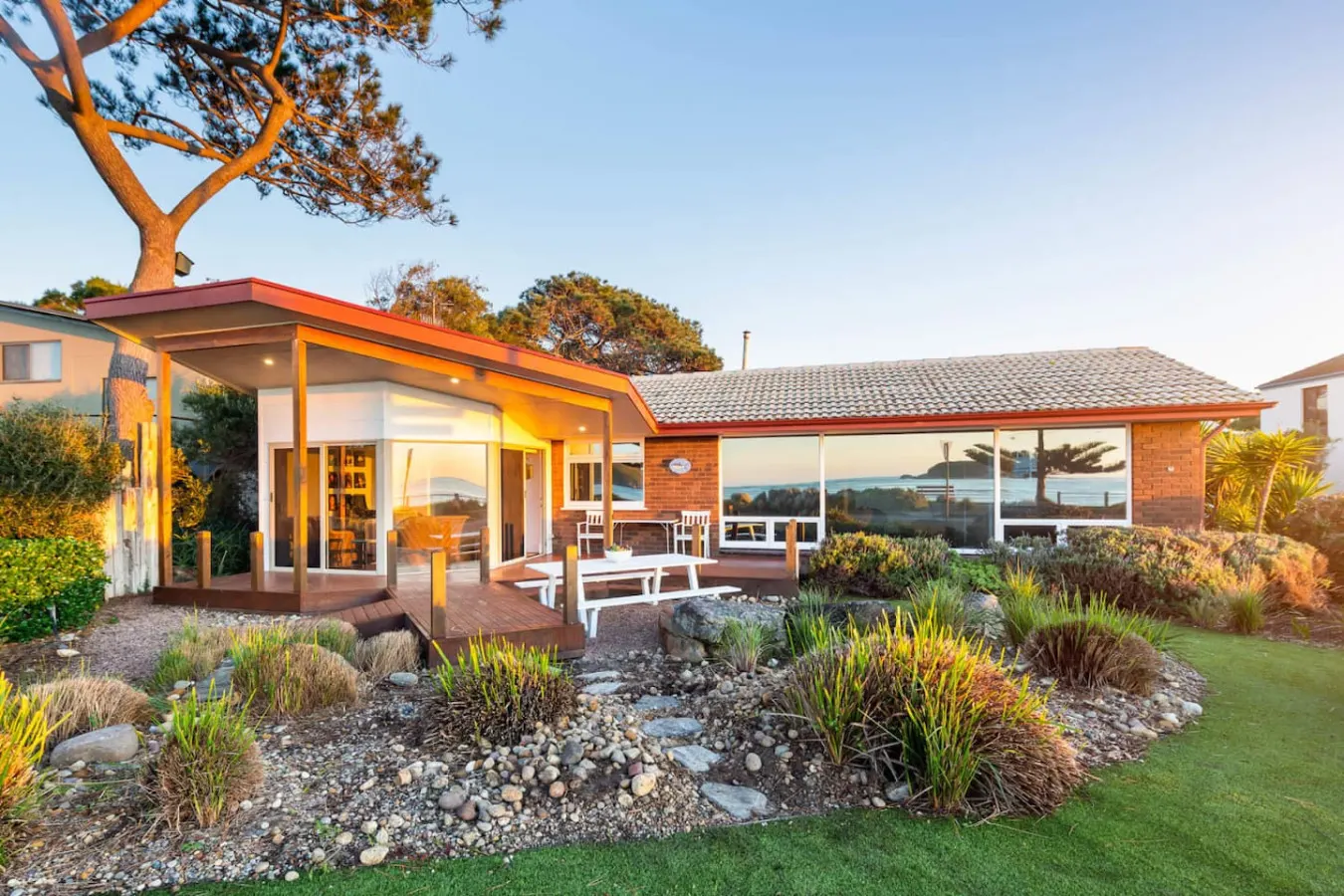 Frankies Beach House—A Breezy Esplanade Escape 6