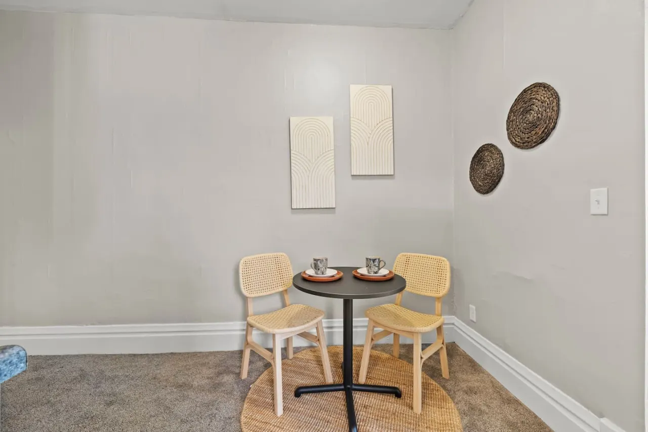 Charming Retro Apt, Free Parking 13