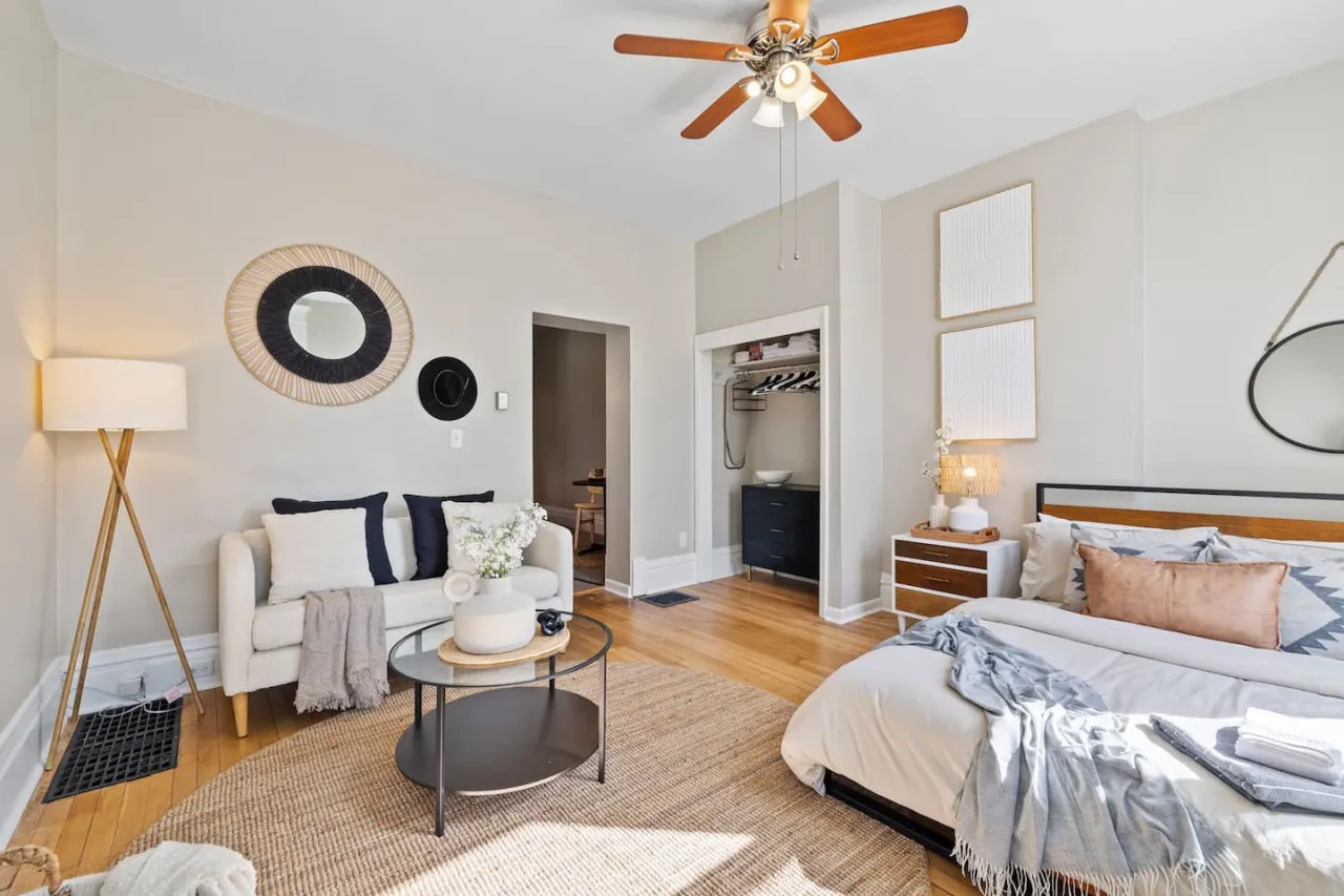 Charming Retro Apt, Free Parking 3