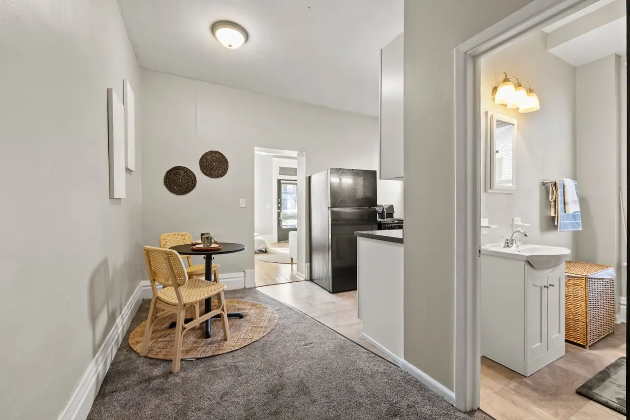 Charming Retro Apt, Free Parking 4