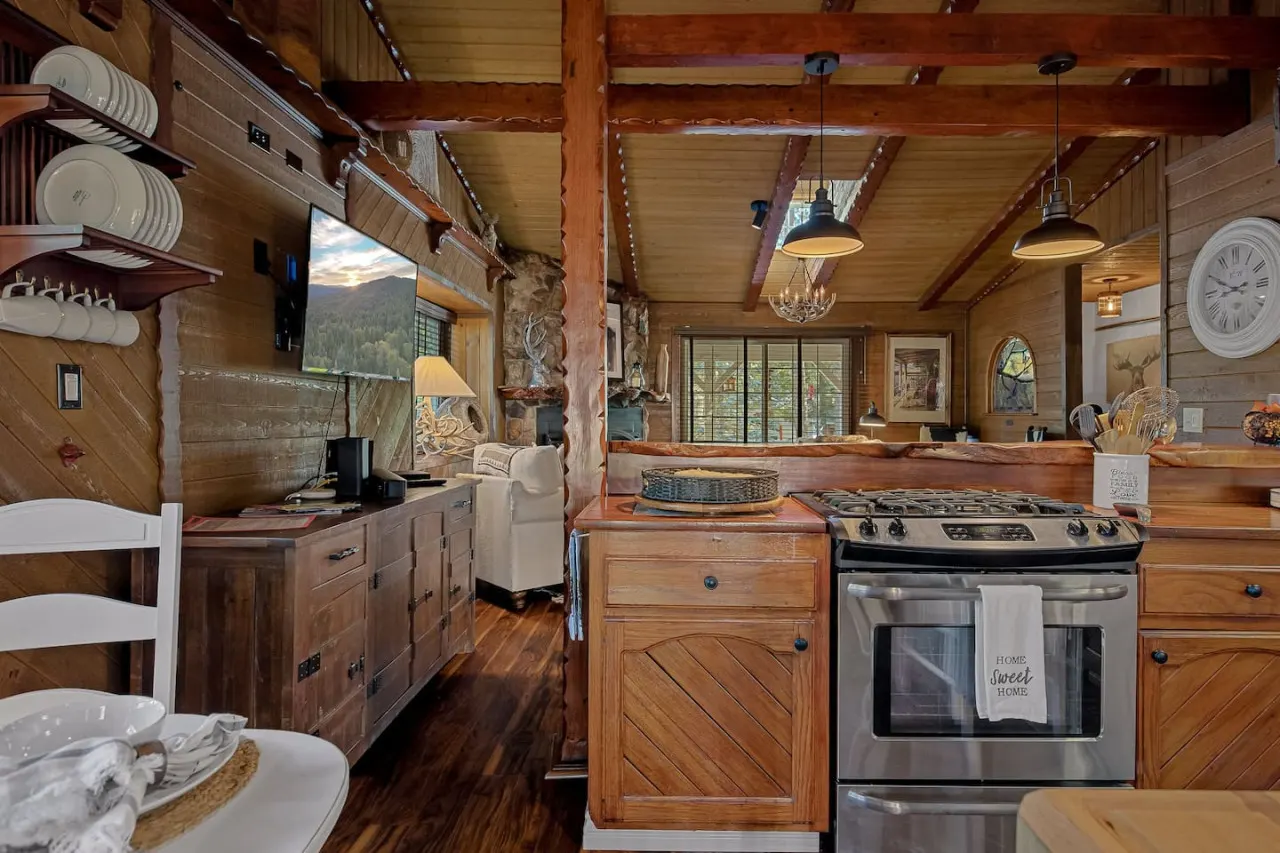 2BR Eureka Designer Cabin w Pergola & Ping Pong 9