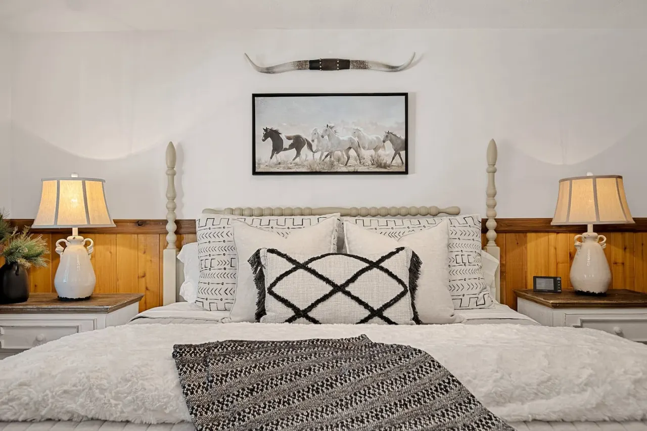 2BR Eureka Designer Cabin w Pergola & Ping Pong 19