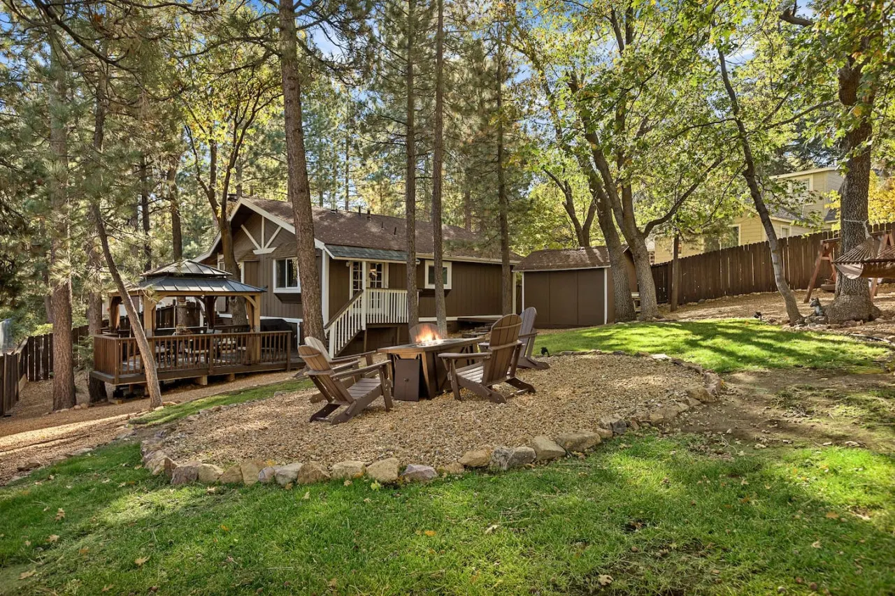 2BR Eureka Designer Cabin w Pergola & Ping Pong 5