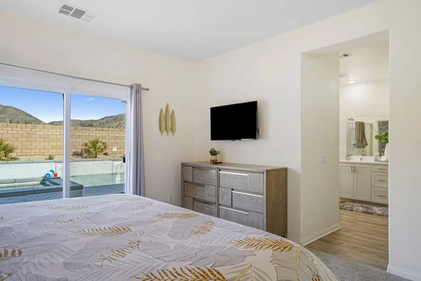 Rolling Hills: Desert Hot Springs, CA 18