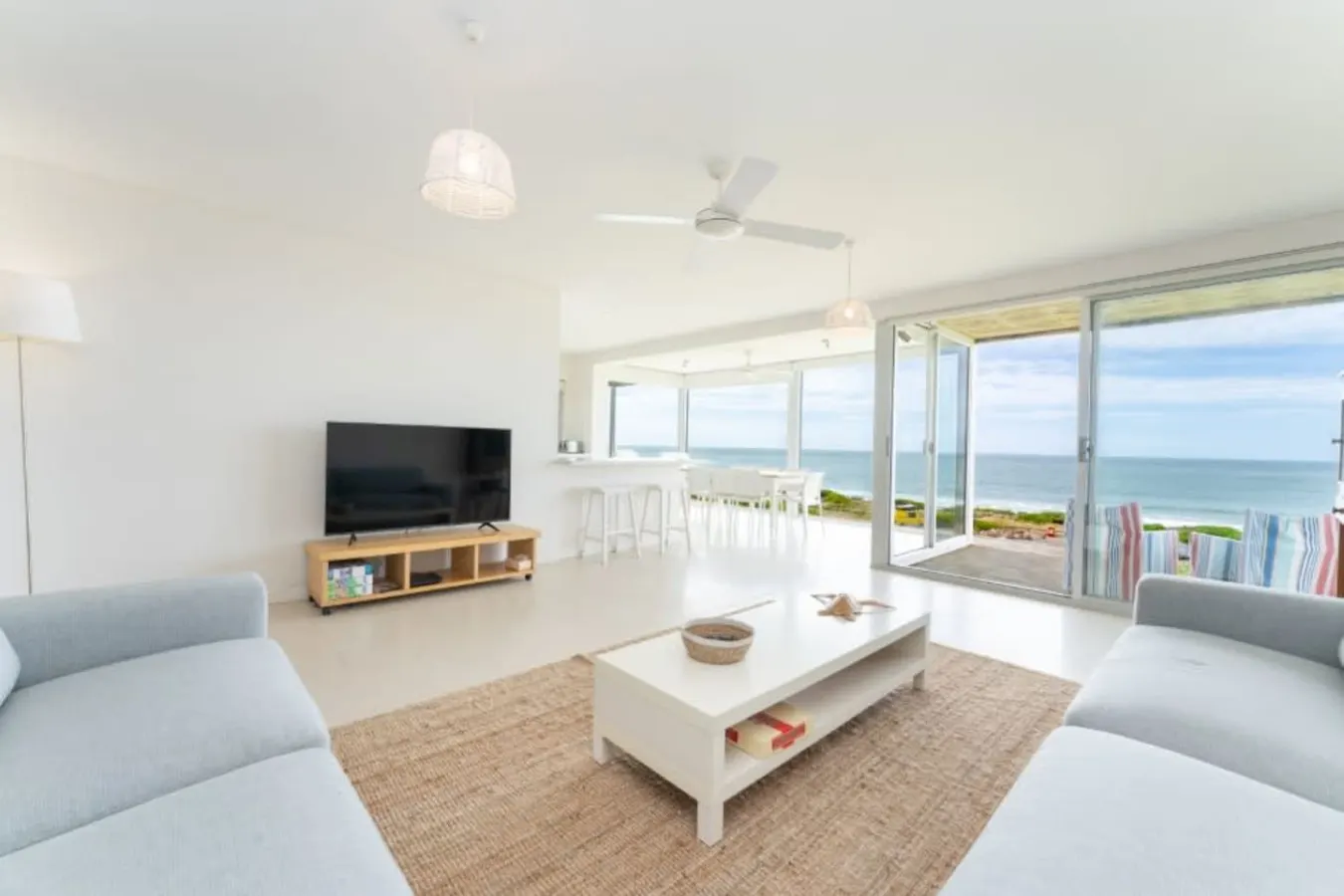 Chiton On The Rocks—A Breezy Beachfront Escape 6