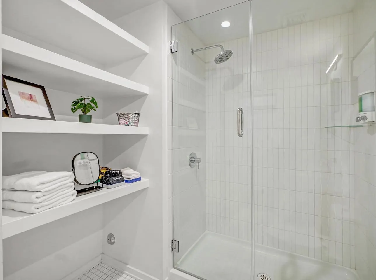 First Level Flat, Walkable, Downtown Vibe, PetsOK - Apartment 9
