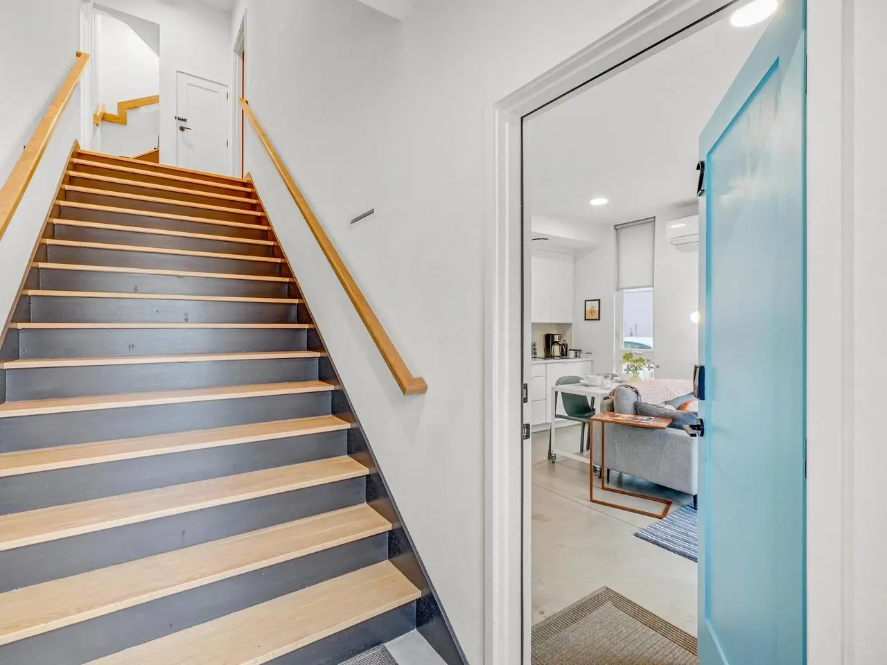 First Level Flat, Walkable, Downtown Vibe, PetsOK - Apartment 10