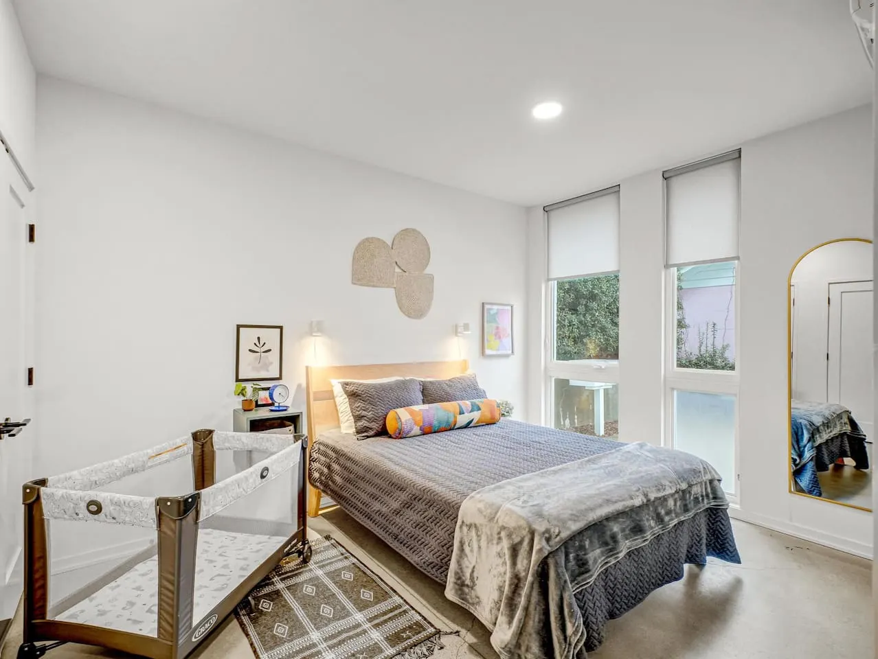 First Level Flat, Walkable, Downtown Vibe, PetsOK - Apartment 12
