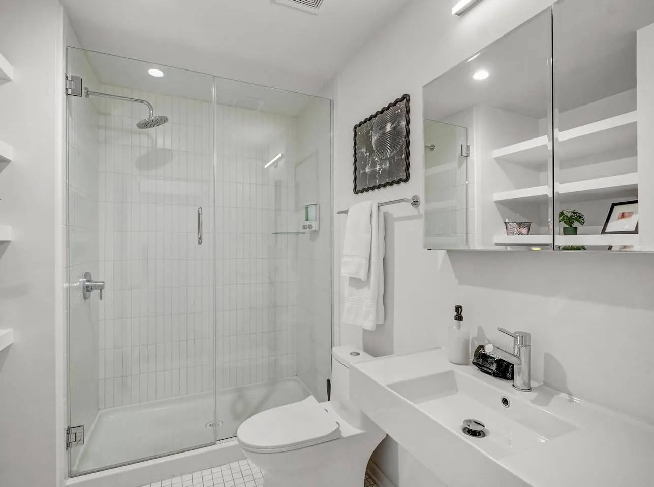 First Level Flat, Walkable, Downtown Vibe, PetsOK - Apartment 13