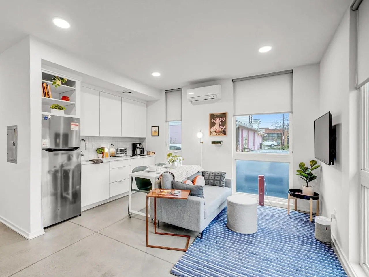 First Level Flat, Walkable, Downtown Vibe, PetsOK - Apartment 6