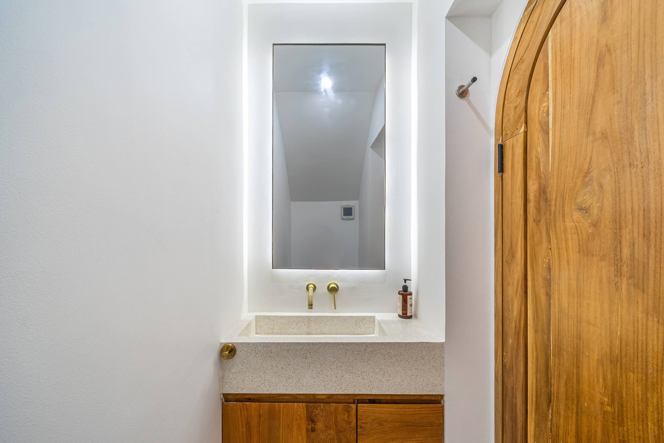 Serene 1BR Escape for Couples in Canggu 37