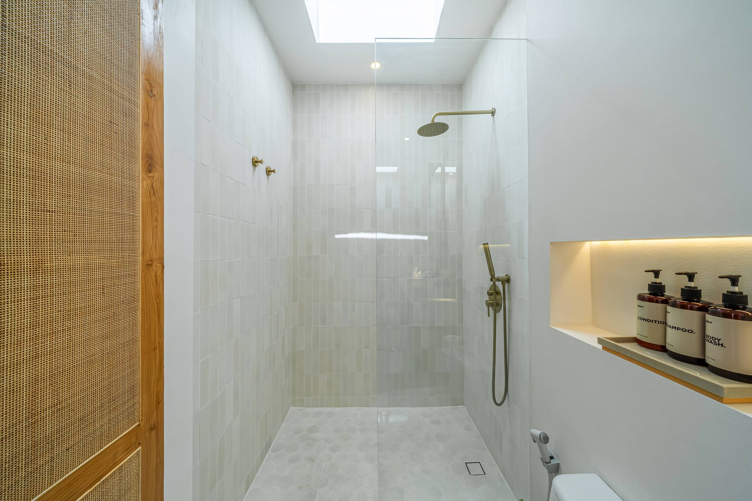Serene 1BR Escape for Couples in Canggu 33
