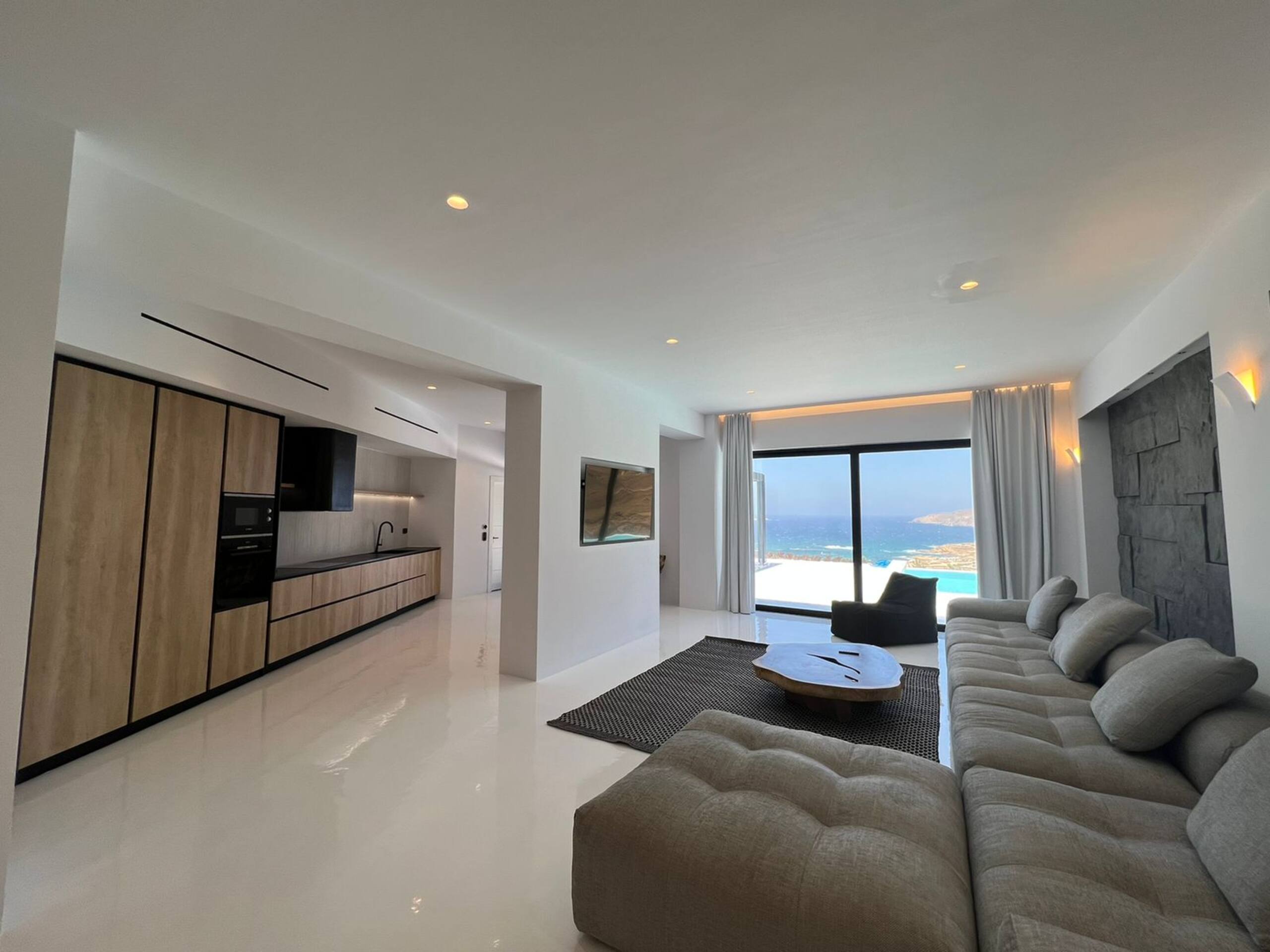 New Mega Villa Fantastic Location Close to  Beach 9