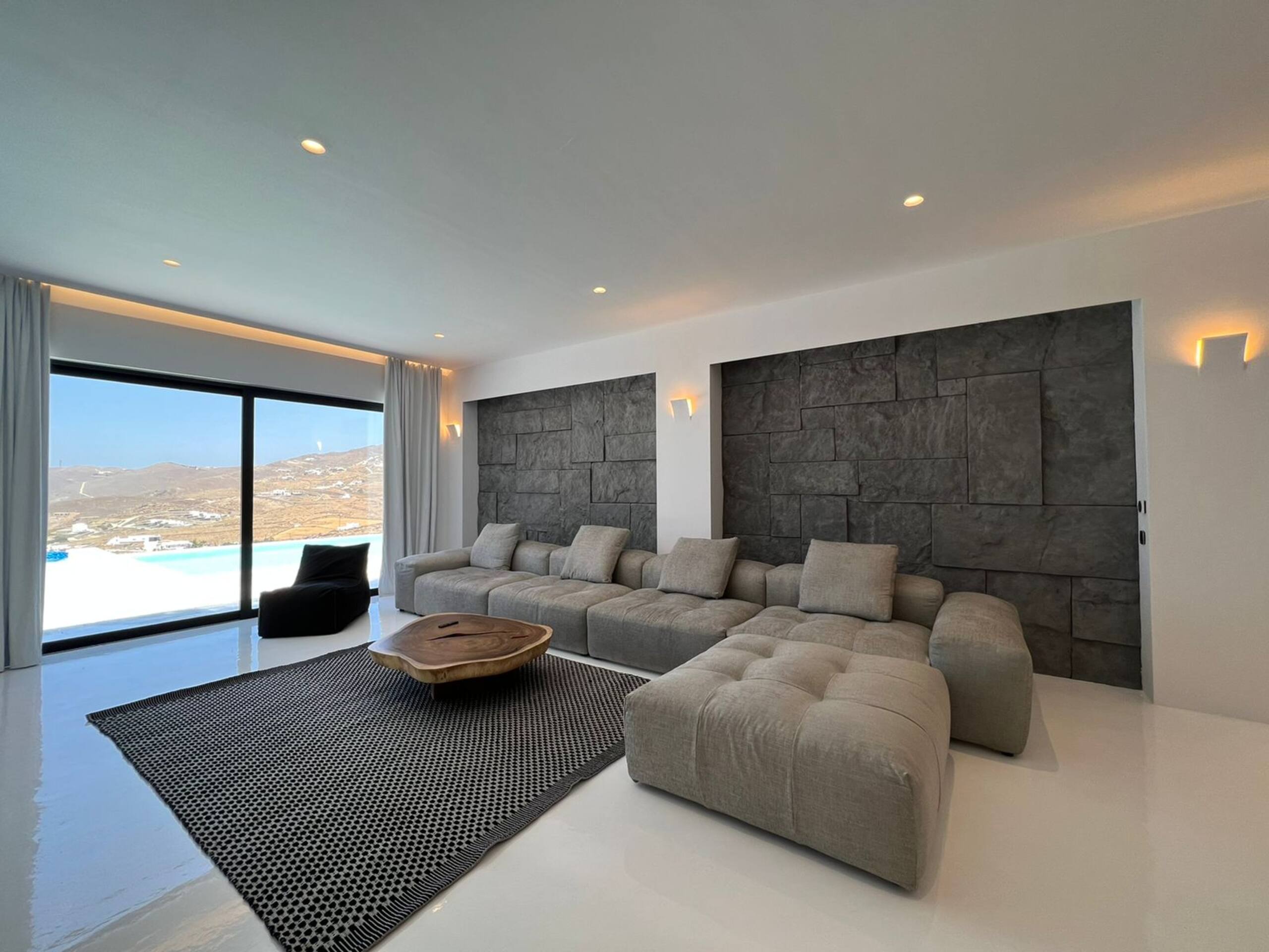 New Mega Villa Fantastic Location Close to  Beach 8