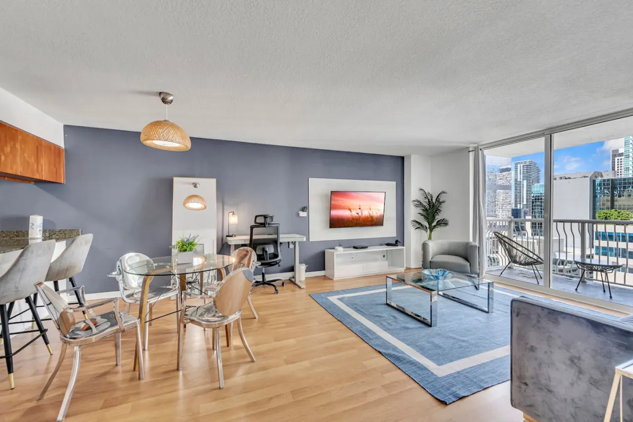 Superb private unit w amenities 1