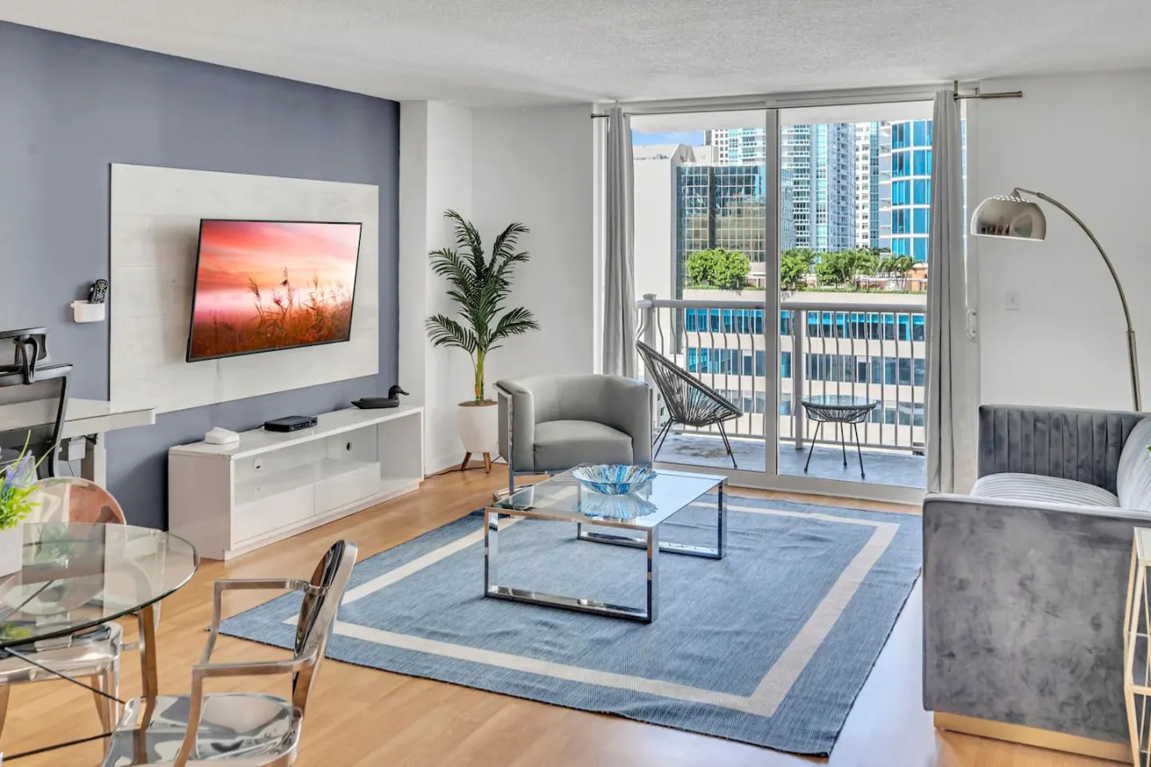 Superb private unit w amenities 2