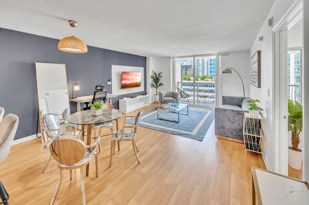 Superb private unit w amenities 20