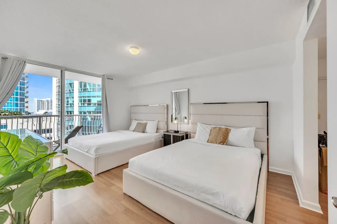 Superb private unit w amenities 3