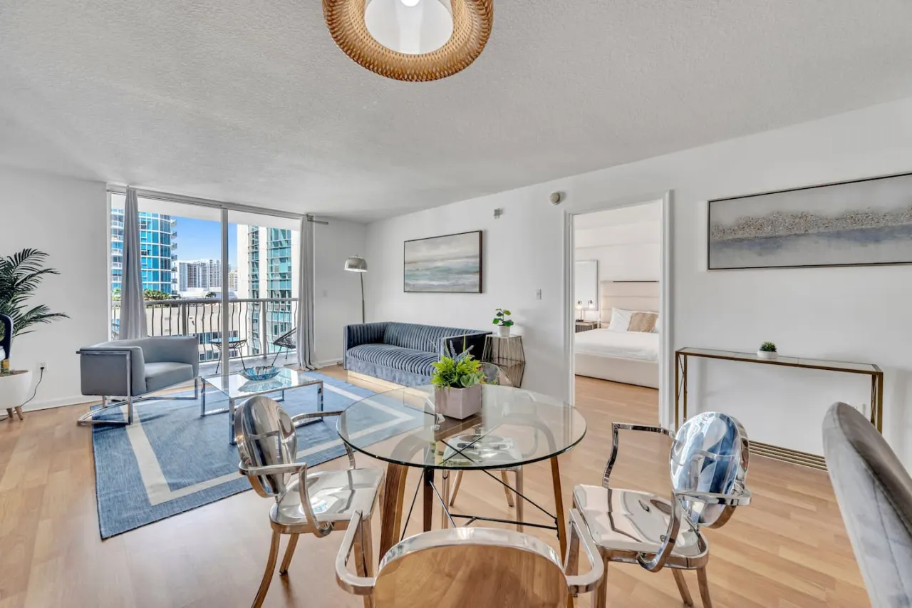 Superb private unit w amenities 4