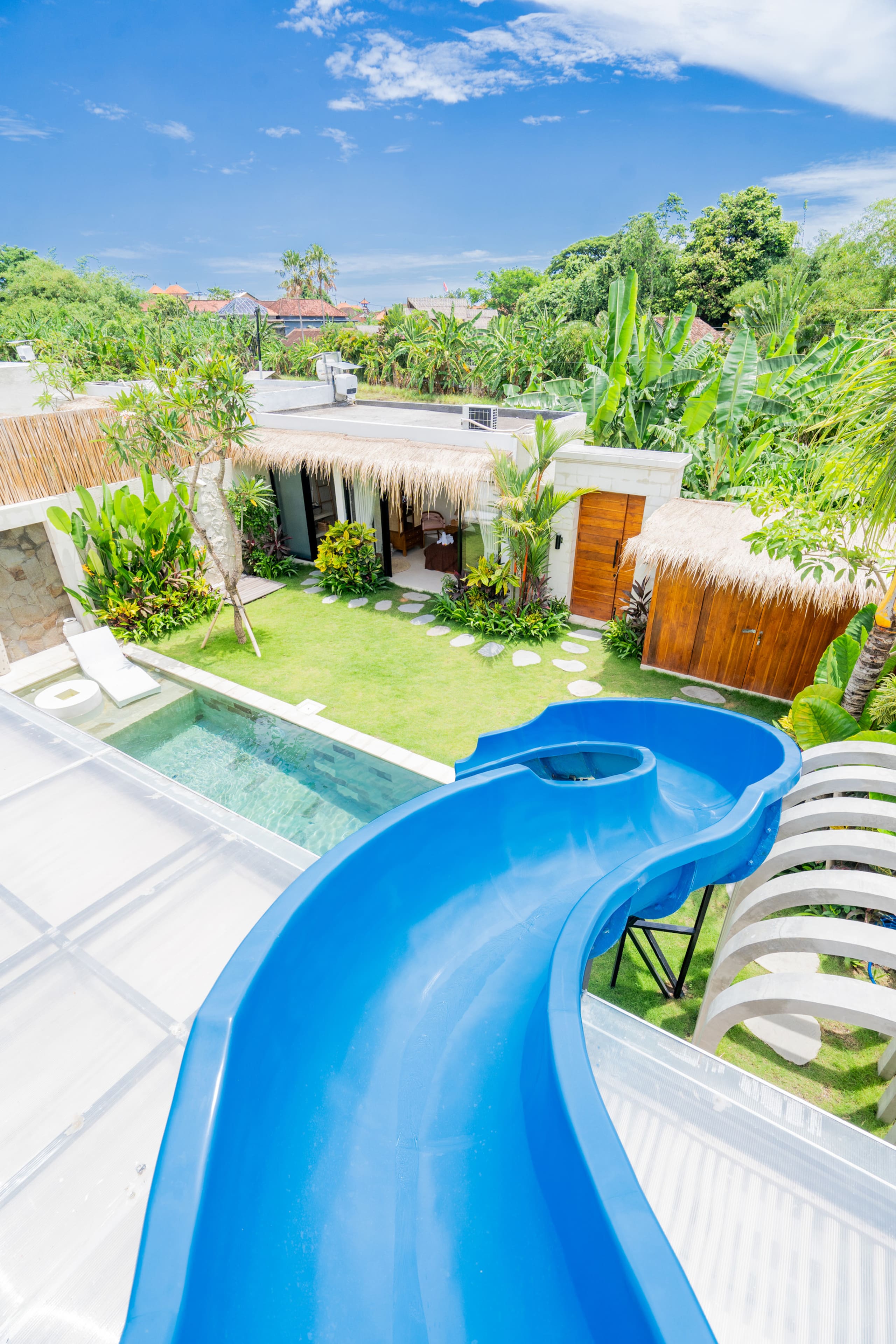 4BR Villa with Pool Slide in Kerobokan 33