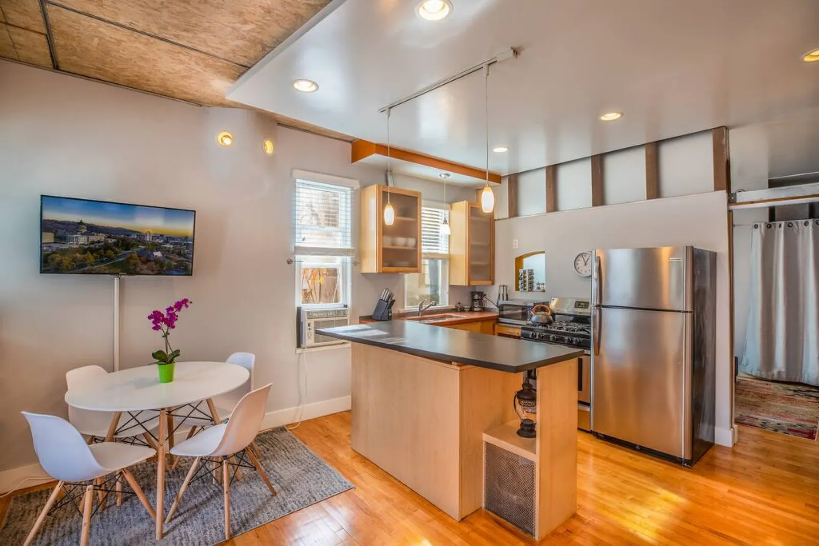 New Distinctive Historical Unit in SLC from 5 Star Host — photo 5