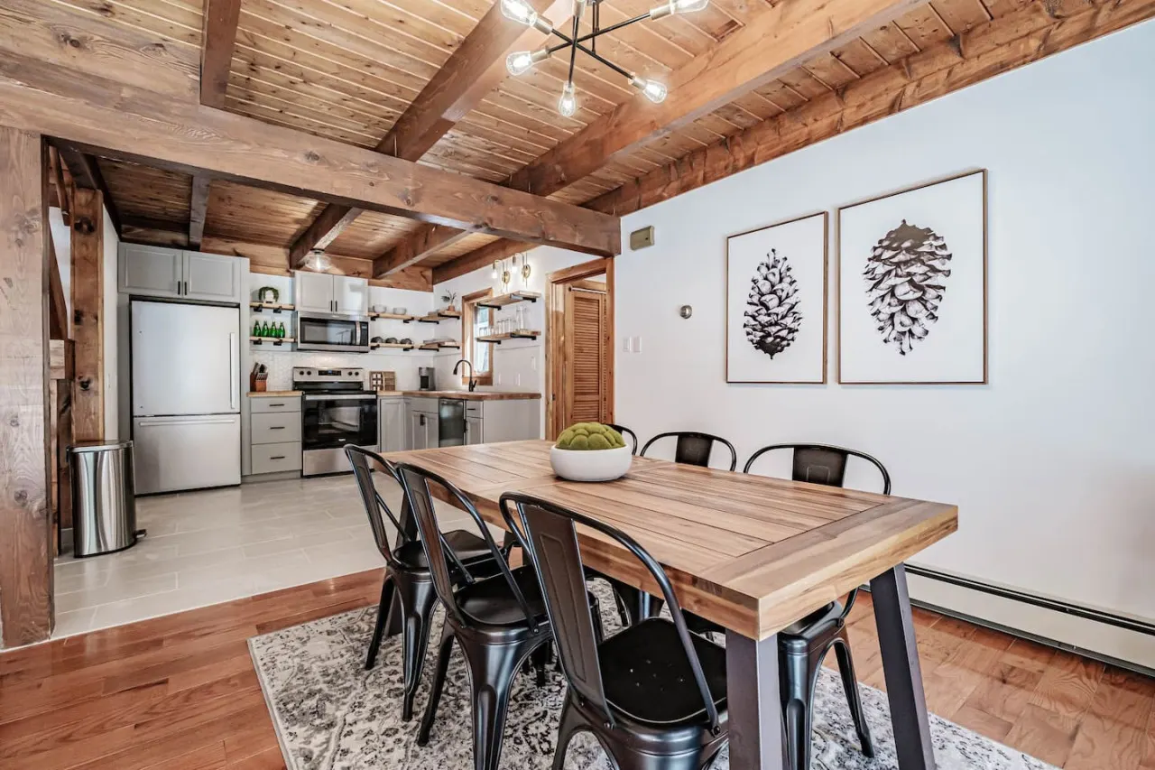 Hilltop Hideaway- Updated home near sandy beach on Sebago Lake 2