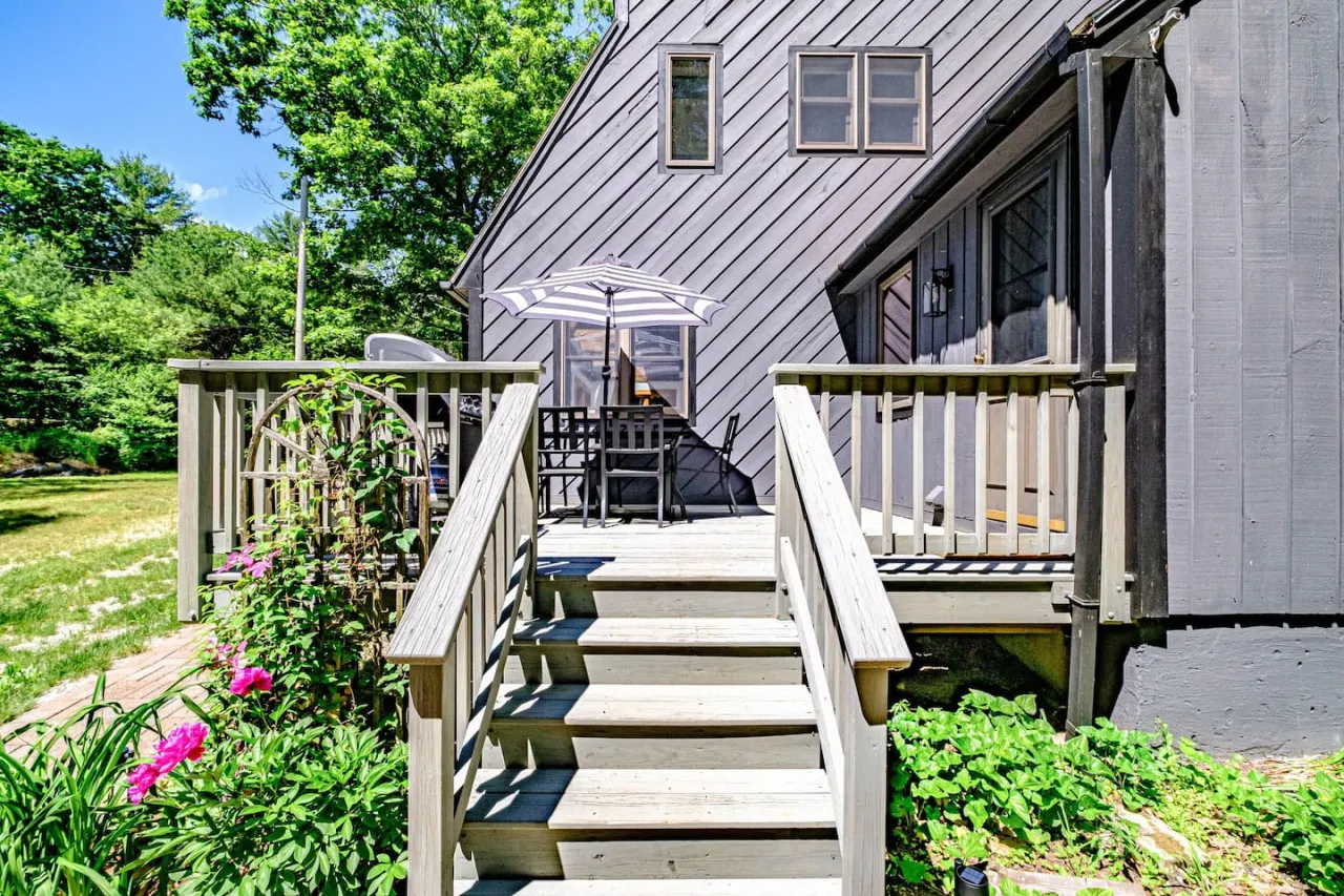 Hilltop Hideaway- Updated home near sandy beach on Sebago Lake 9