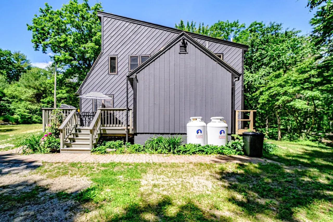 Hilltop Hideaway- Updated home near sandy beach on Sebago Lake 11