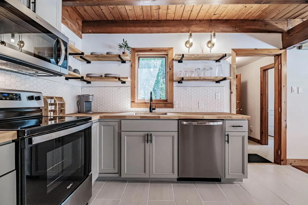Hilltop Hideaway- Updated home near sandy beach on Sebago Lake 14