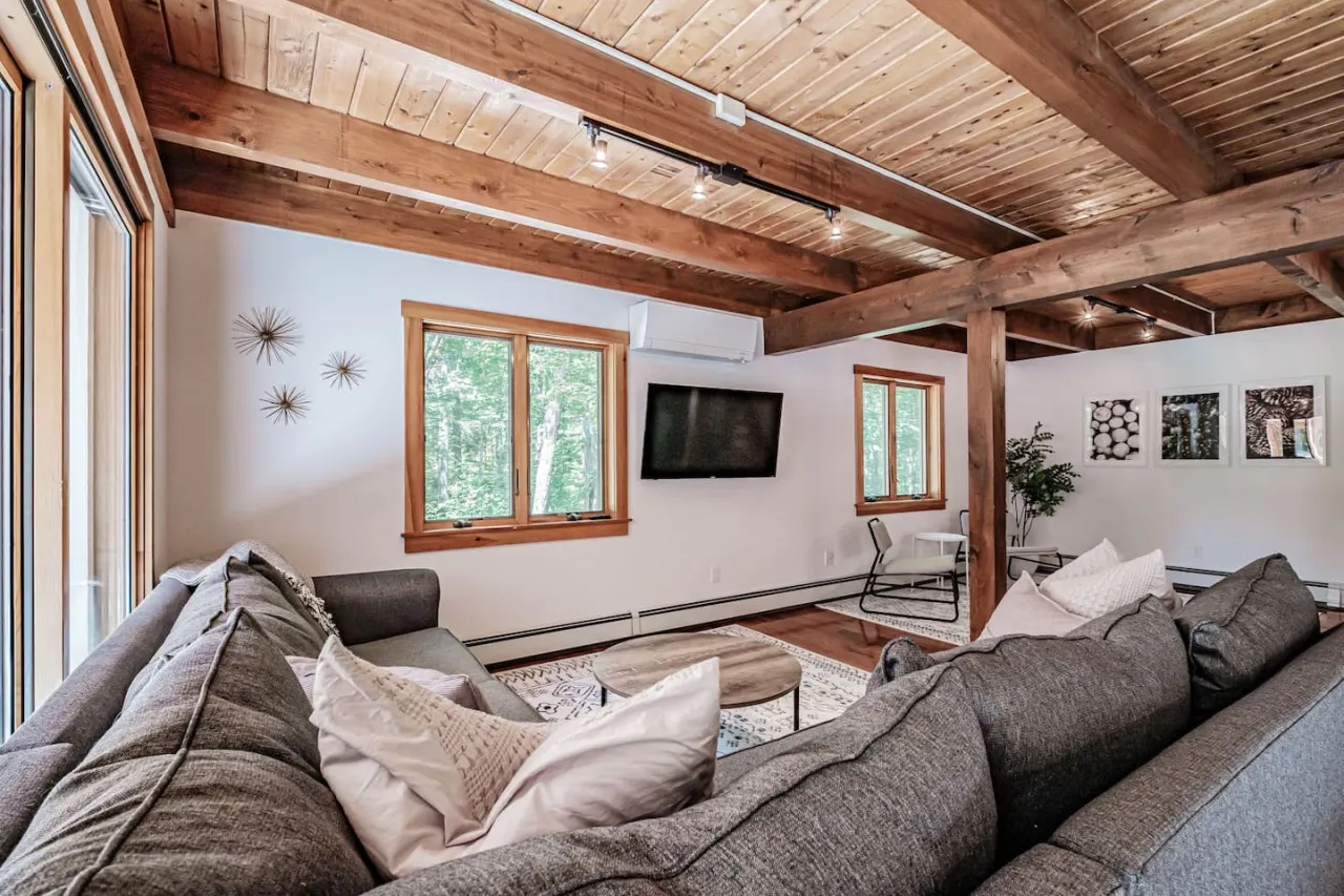 Hilltop Hideaway- Updated home near sandy beach on Sebago Lake 17