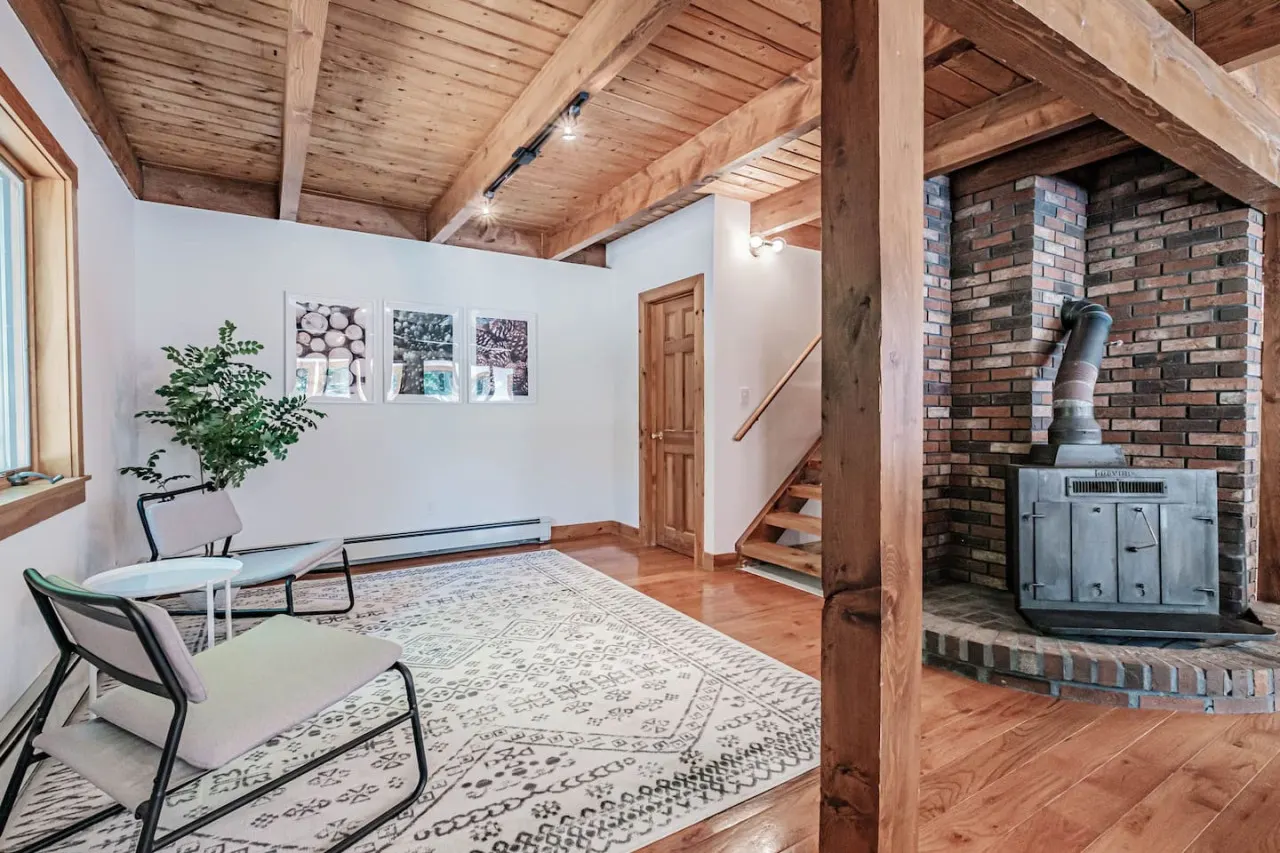 Hilltop Hideaway- Updated home near sandy beach on Sebago Lake 18