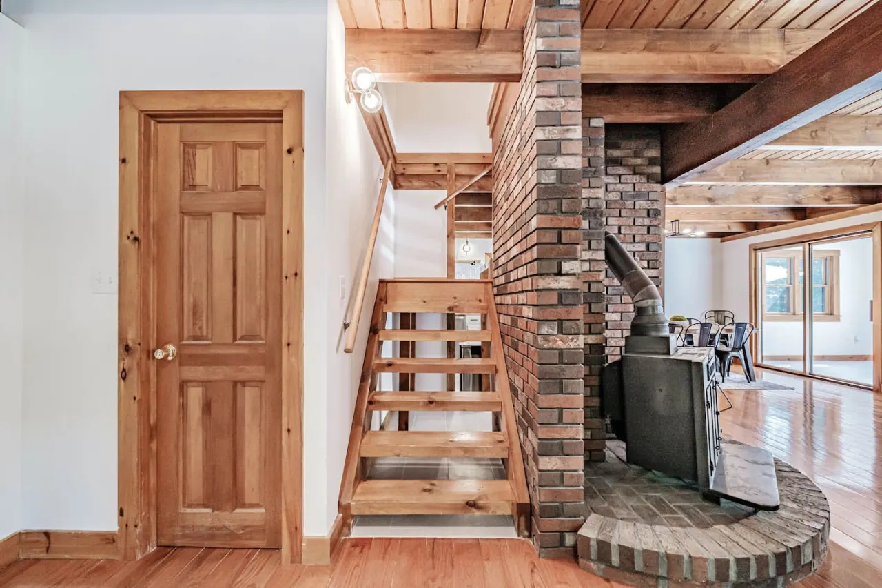 Hilltop Hideaway- Updated home near sandy beach on Sebago Lake 19