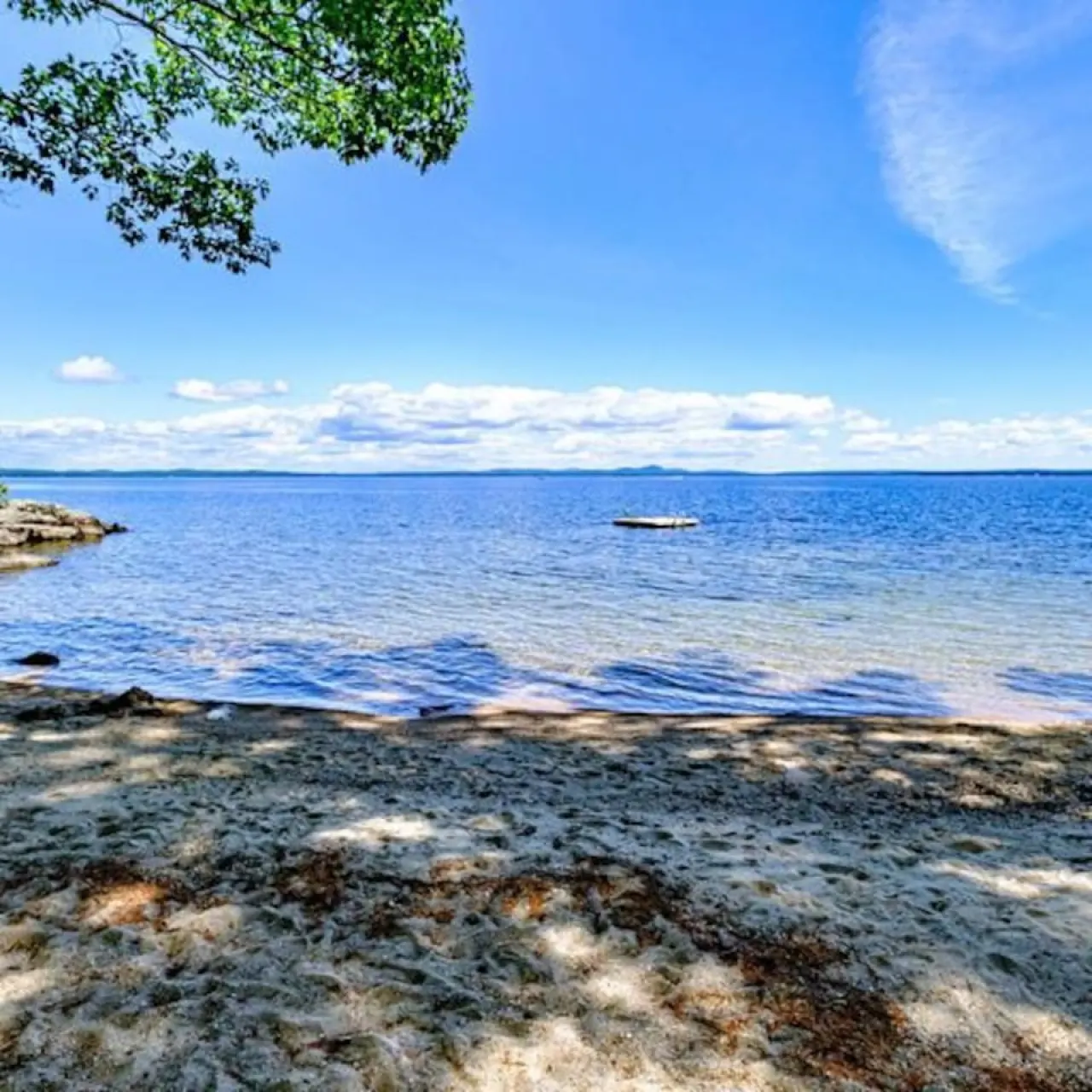 Hilltop Hideaway- Updated home near sandy beach on Sebago Lake 4