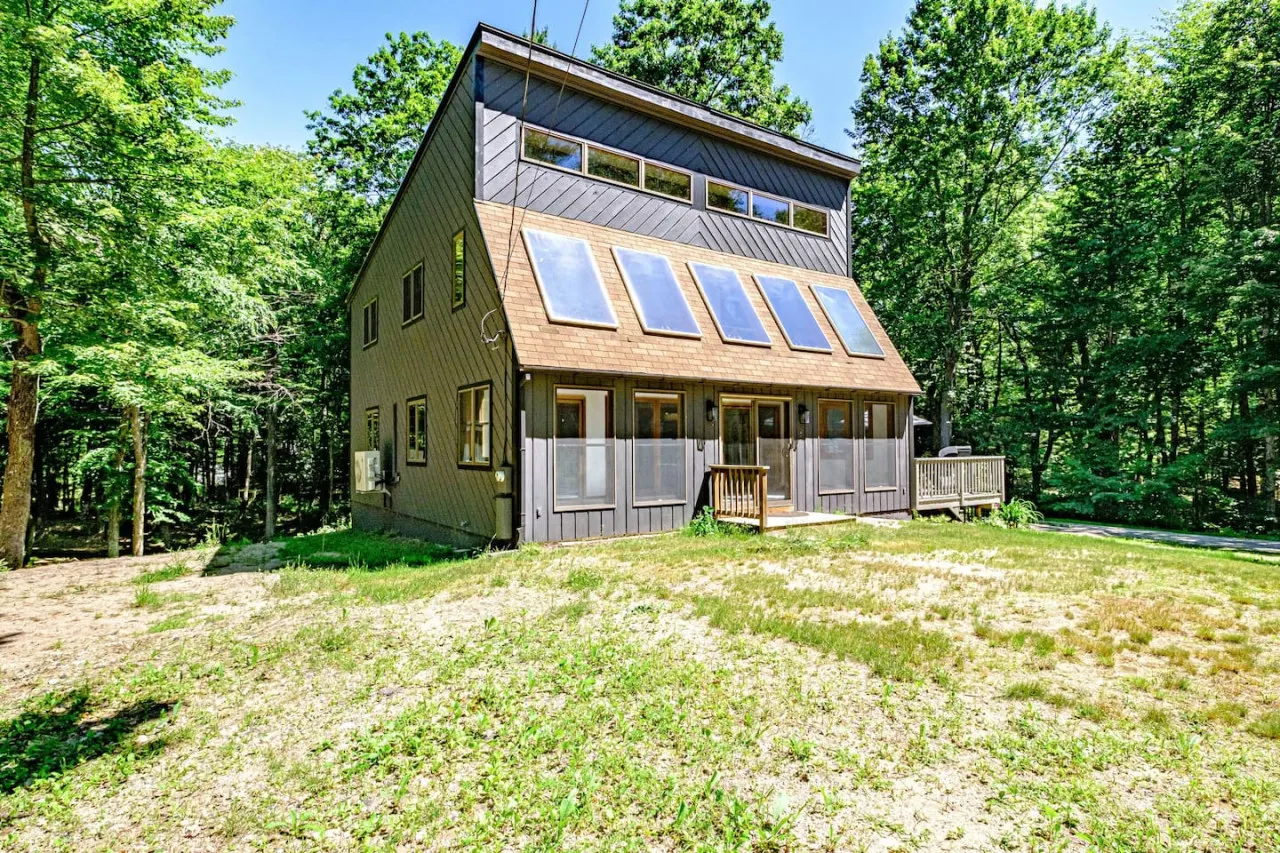 Hilltop Hideaway- Updated home near sandy beach on Sebago Lake 7