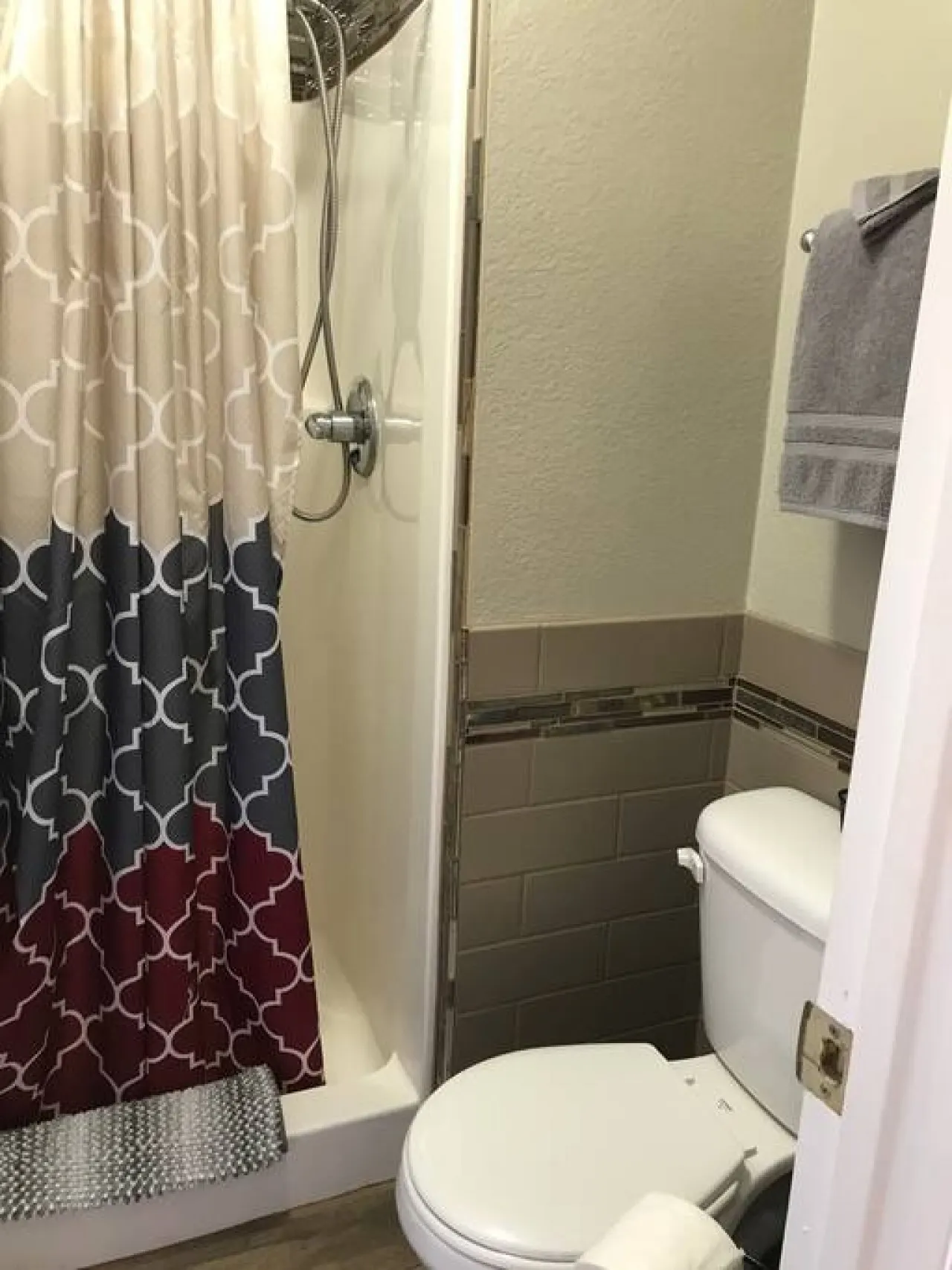 TDM #4 Dam Motel #4 Charming 1 Bedroom Queen 10