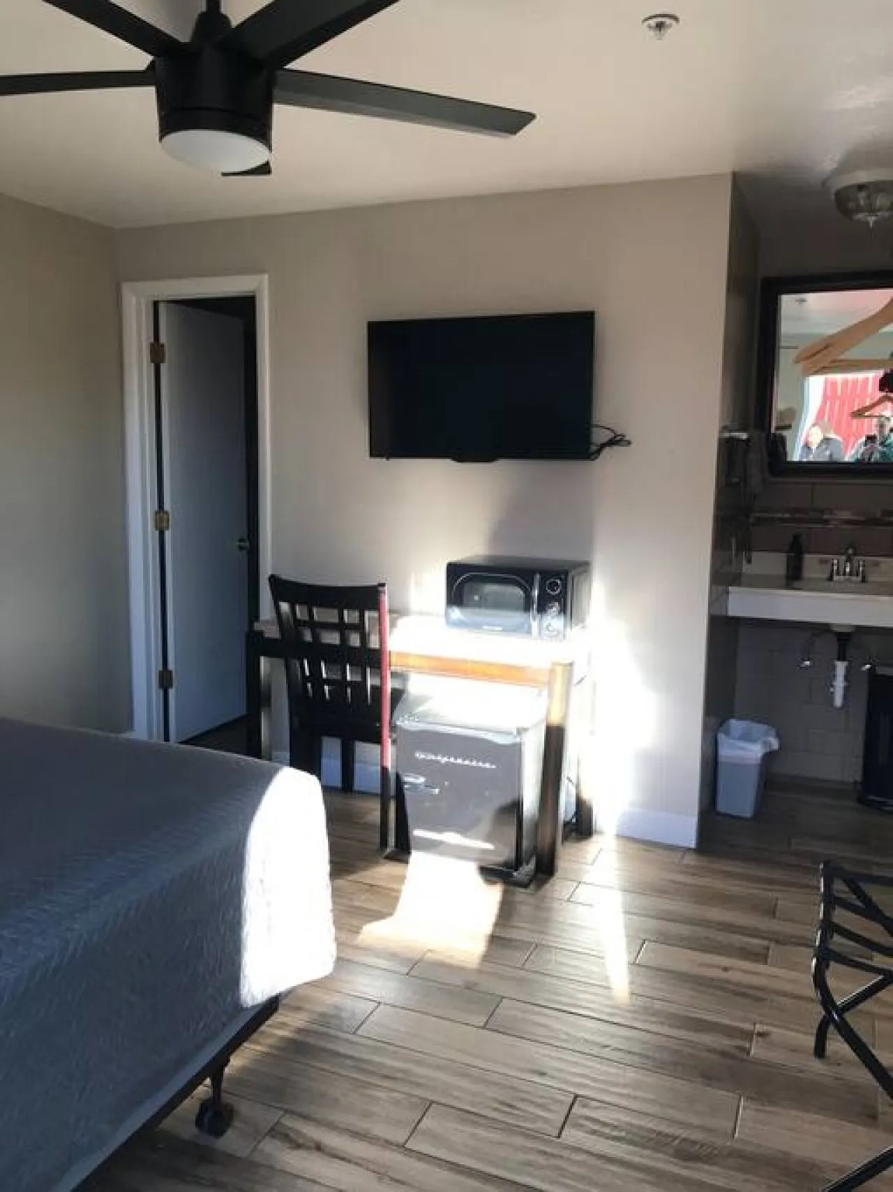 TDM #4 Dam Motel #4 Charming 1 Bedroom Queen 11