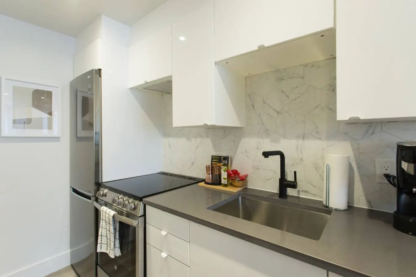 Little Italy - Serene Little Italy Mini Studio full bath - Unit 101 16