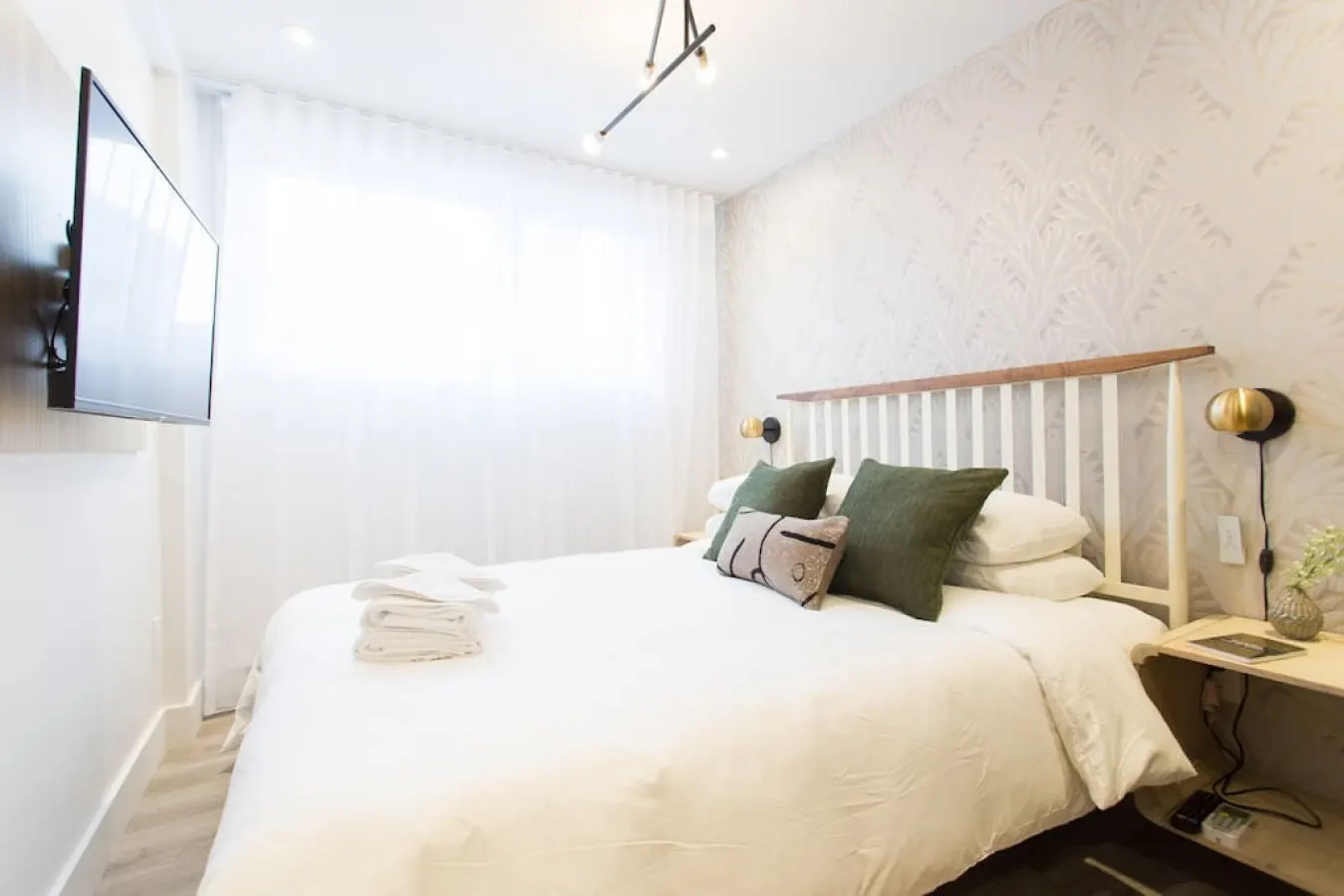 Little Italy - Serene Little Italy Mini Studio full bath - Unit 101 4