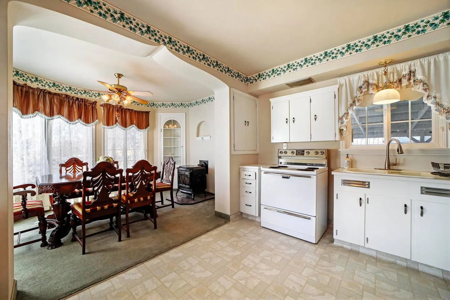 The Classy Country Cottage 8